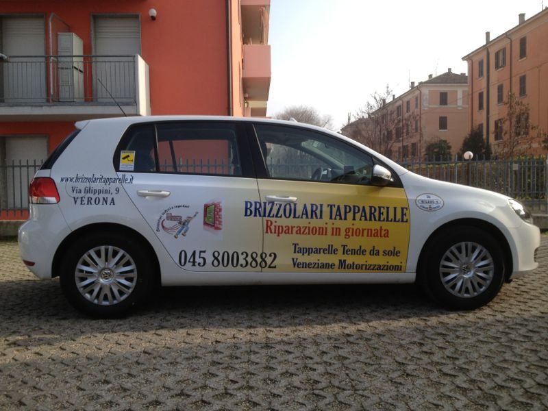 Veicolo Brizzolari Tapparelle con livrea aziendale
