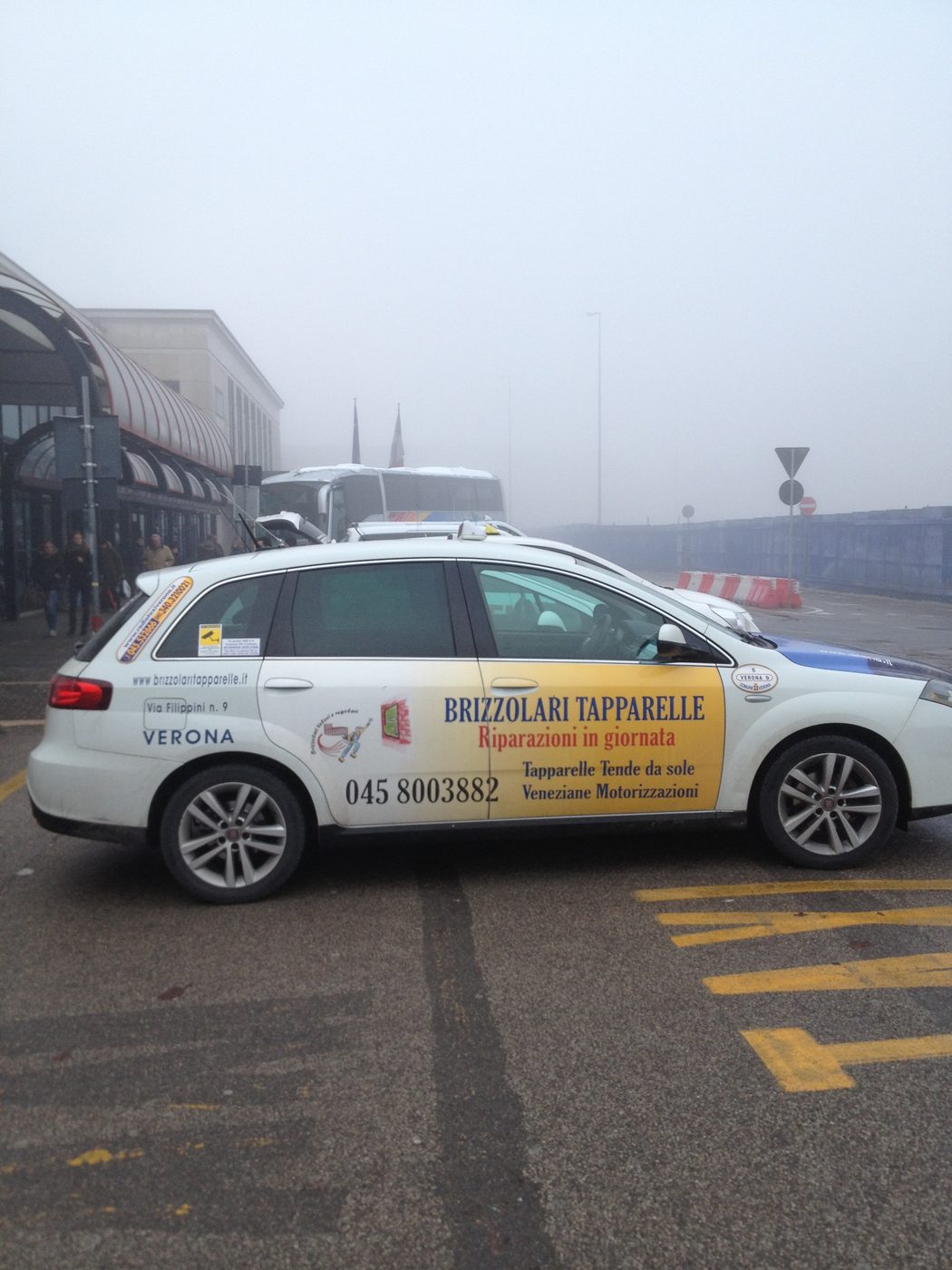 Mezzo Brizzolari Tapparelle al mattino presto a Verona